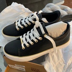 NWT Steve Madden Taite Sneakers